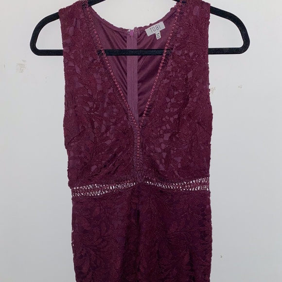 Tobi Wine Lace V Neck Sleeveless Dress - Picture 1 of 8